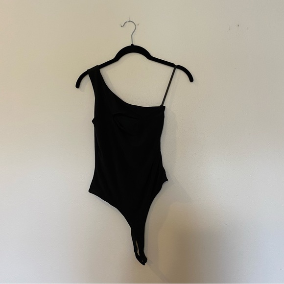 21 saints Tops - 21 saints black one shoulder cut out bodysuit size small